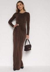 Brązowa Taliowana Sukienka o Eleganckim Kroju z Marszczeniem i Aplikacją Sewedina. Brązowe sukienki Born2be, na imprezę, s, z aplikacjami, z futra, eleganckie, bez kołnierzyka, bez ramiączek, maxi, dopasowane. Za 139.99 zł.