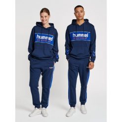 Bluza z kapturem Hummel Legacy Julian. Niebieskie bluzy Hummel, bez wzorów, z kapturem. W wyprzedaży za 228.00 zł.