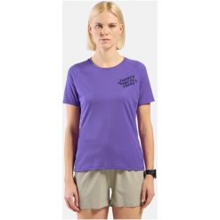 Koszulka damska Odlo ESSENTIAL PRINT T-shirt crew neck s/s. Fioletowe koszulki sportowe Odlo, bez wzorów, bez ramiączek. Za 199.99 zł.