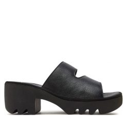 Klapki Fly London. Czarne klapki Fly London, bez wzorów, bez obcasa. Za 389.99 zł.