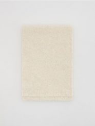 Szalik z domieszką kaszmiru - kremowy. Białe szaliki Reserved, bez wzorów, z kaszmiru. Za 119.99 zł.