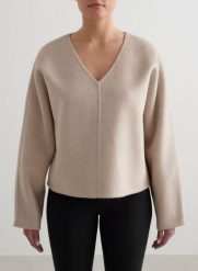 Damska bluza wełniana, dzianinowa, dekolt V, regularny krój ciemna glina. Brązowe bluzy AIM'N, m, bez wzorów, z dzianiny, bez kaptura. Za 635.00 zł.