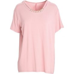 Różowa Bluzka Meditate On. Czerwone bluzki Born2be, xl, z aplikacjami, z dzianiny, bez kołnierzyka, bez ramiączek. Za 24.99 zł.