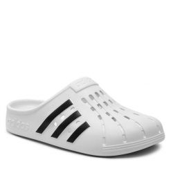 Klapki adidas. Białe klapki Adidas, bez wzorów, bez obcasa. Za 139.99 zł.