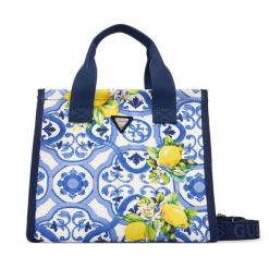 Torebka Guess. Niebieskie torebki klasyczne Guess, z aplikacjami, bez dodatków. Za 269.99 zł.