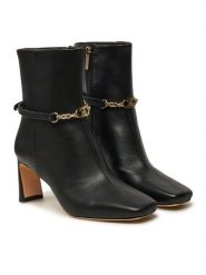 Marciano Guess Botki 4BGZ27 7103A Czarny. Czarne botki Marciano Guess, z aplikacjami, ze skóry, bez obcasa, na słupku, bez zapięcia. Za 1,799.00 zł.