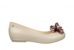Baleriny Melissa Dora III Ad Beige Rose 010430, Beżowy, Guma - 38. Brązowe baleriny Melissa, bez wzorów, z gumy, bez obcasa, na koturnie. W wyprzedaży za 242.10 zł.