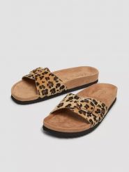 S.Oliver Klapki w kolorze jasnobrązowo-beżowo-czarnym rozmiar: 36. Brązowe klapki S.Oliver, bez wzorów, z otwartym noskiem, bez obcasa. Za 175.26 zł.