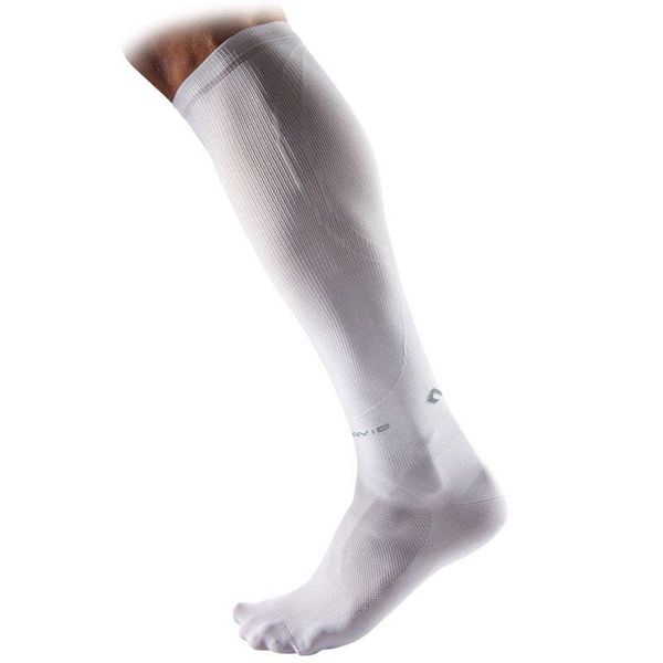 Skarpety kompresyjne McDavid ELITE Recovery. Białe skarpety MCDAVID, bez wzorów, z bawełny. Za 256.50 zł.