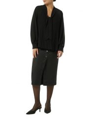 S.Oliver Bluzka w kolorze czarnym rozmiar: 34. Czarne bluzki S.Oliver, s, bez wzorów, bez kołnierzyka, bez ramiączek. Za 130.99 zł.