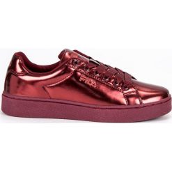 Czerwone Fila Upstage F Low Wmn. Czerwone trampki Fila, bez wzorów, ze skóry, bez zapięcia. W wyprzedaży za 259.00 zł.