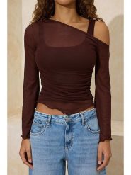 Trendyol Bluzka w kolorze brązowym rozmiar: XS. Brązowe bluzki Trendyol, xs, bez wzorów, bez kołnierzyka, bez ramiączek. Za 86.99 zł.