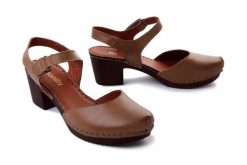 MANITU 910997-08 beige, sandały damskie. Brązowe sandały Manitu, bez wzorów, bez obcasa, na obcasie, bez zapięcia. Za 250.67 zł.