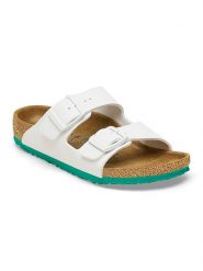 Birkenstock Klapki "Arizona" w kolorze białym rozmiar: 36. Białe klapki Birkenstock, bez wzorów, z otwartym noskiem, bez obcasa. Za 345.95 zł.