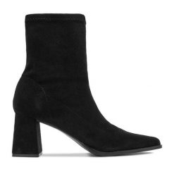 Botki DeeZee. Czarne botki DeeZee, bez wzorów, bez obcasa, na słupku, bez zapięcia. Za 179.99 zł.