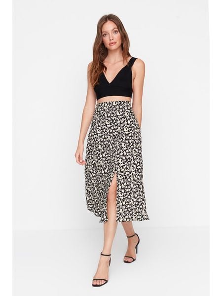 Trendyol Spódnica w kolorze czarnym rozmiar: 40. Czarne spódnice Trendyol, bez wzorów, z wiskozy, midi, rozkloszowane. Za 65.54 zł.