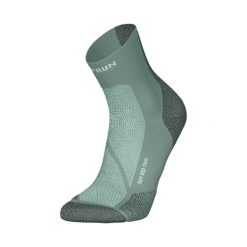 Skarpetki do biegania Kiprun Run 900 średnie cienkie. Zielone skarpety KIPRUN, bez wzorów, z elastanu. Za 39.99 zł.