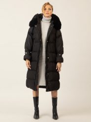 APART Płaszcz zimowy w kolorze czarnym rozmiar: 34. Czarne płaszcze Apart, na zimę, bez wzorów, z puchu, bez kaptura. Za 339.00 zł.