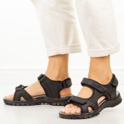 Czarne skórzane sandały damskie Unisoft 129. Czarne sandały Unisoft, bez wzorów, z materiału, casualowe, bez obcasa, na płaskiej podeszwie, bez zapięcia. Za 219.00 zł.