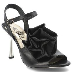 Czarne Sandały Chebello Eleganckie Obuwie Damskie Z Kwiatem. Czarne sandały CheBello, bez wzorów, z materiału, eleganckie, bez obcasa, na obcasie, bez zapięcia. Za 503.99 zł.