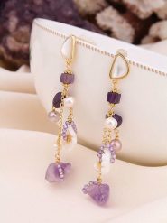 Pierres de Jade Pozłacane kolczyki-wkrętki z perłami i ametystami rozmiar: onesize. Białe kolczyki Pierres de Jade, z ametystem, pozłacane. Za 43.99 zł.