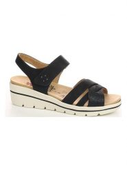 Relife Sandały w kolorze czarnym na koturnie rozmiar: 41. Czarne sandały Relife, bez wzorów, z otwartym noskiem, bez obcasa, na koturnie, bez zapięcia. Za 78.28 zł.