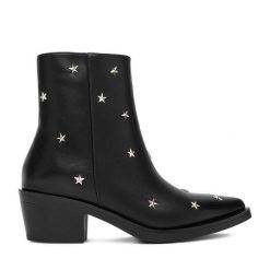 Botki DeeZee. Czarne botki DeeZee, bez wzorów, bez obcasa, na słupku, bez zapięcia. Za 199.99 zł.