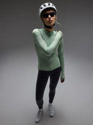 4F Legginsy rowerowe z żelowo-piankową wkładką i szelkami damskie - czarne XS. Czarne legginsy 4f, l, bez wzorów, z dzianiny, z podwyższonym stanem, długie. Za 139.99 zł.