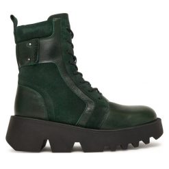 Botki Fly London. Zielone botki Fly London, bez wzorów, bez obcasa, na płaskiej podeszwie, bez zapięcia. Za 629.99 zł.