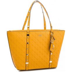 Guess torebka żółta HWSG69 93230. Żółte torebki klasyczne Guess, z aplikacjami, bez dodatków. W wyprzedaży za 519.00 zł.