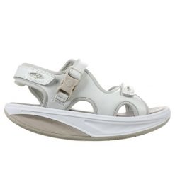 Damskie sandały MBT Kisumu 3S. Białe sandały MBT, bez wzorów, bez obcasa, bez zapięcia. Za 823.50 zł.