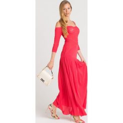 SUKIENKA ELISABETTA FRANCHI. Czerwone sukienki Elisabetta Franchi, na imprezę, bez wzorów, z dzianiny, bez kołnierzyka, bez ramiączek, maxi, dopasowane. Za 1,469.40 zł.