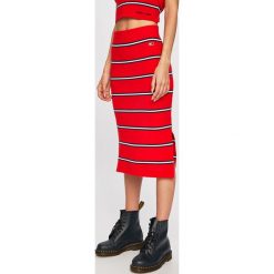 Tommy Jeans - Spódnica. Czerwone spódnice Tommy Jeans, s, bez wzorów, z bawełny, midi, dopasowane. Za 379.90 zł.