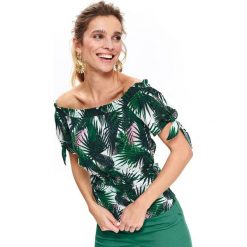 BLUZKA Z ODKRYTYMI RAMIONAMI. Zielone bluzki TOP SECRET, bez wzorów, bez ramiączek. W wyprzedaży za 29.99 zł.