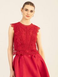 APART Top w kolorze czerwonym rozmiar: 38. Czerwone topy Apart, bez wzorów, z koronki, bez kołnierzyka, bez ramiączek. Za 244.95 zł.