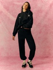 4F Spodnie dresowe joggery damskie - czarne S. Czarne spodnie dresowe 4f, s, bez wzorów, z dresówki. Za 149.99 zł.