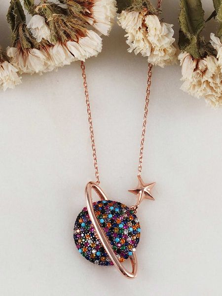 Heliophilia Srebrny naszyjnik z elementem ozdobnym - dł. 42 cm rozmiar: onesize. Szare naszyjniki Heliophilia, z cyrkonią, srebrne. Za 117.45 zł.