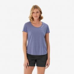 Koszulka turystyczna z krótkim rękawem damska Quechua NH500. Fioletowe bluzki QUECHUA, m, bez wzorów, z bawełny, sportowe, bez kołnierzyka, bez ramiączek. Za 49.99 zł.