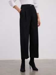 BGN Spodnie w kolorze czarnym rozmiar: 36. Czarne spodnie materiałowe BGN, na imprezę, bez wzorów, z materiału, z podwyższonym stanem. Za 131.12 zł.