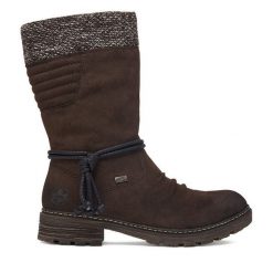 Kozaki Rieker. Brązowe kozaki Rieker, bez obcasa, na płaskiej podeszwie, bez zapięcia. Za 429.99 zł.