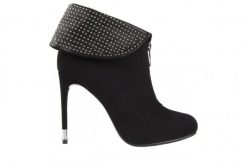 Botki Sca'viola W3322D-6041R Black Suede, Czarny, Skóra naturalna - 39. Czarne botki Sca'viola, bez wzorów, ze skóry, bez obcasa, bez zapięcia. W wyprzedaży za 179.10 zł.