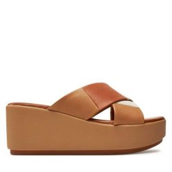 Klapki Inuovo. Brązowe klapki Inuovo, bez wzorów, bez obcasa. Za 499.99 zł.