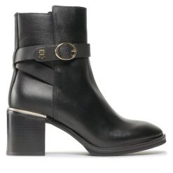 Botki Tommy Hilfiger. Czarne botki TOMMY HILFIGER, bez wzorów, bez obcasa, na słupku, bez zapięcia. Za 849.99 zł.