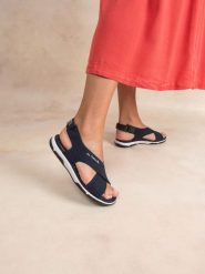 Sandały damskie TBS Jazzfit. Niebieskie sandały Tbs, bez wzorów, z materiału, eleganckie, bez obcasa, bez zapięcia. Za 327.35 zł.