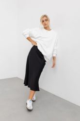 SATYNOWA SPÓDNICA JULIA CZARNA XS - Flawless. Czarne spódnice Flawless, uniwersalny, bez wzorów, z satyny, eleganckie, midi, koszulowe. Za 331.50 zł.