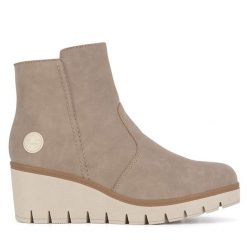 Botki Rieker. Brązowe botki Rieker, bez wzorów, bez obcasa, na koturnie, bez zapięcia. Za 295.00 zł.