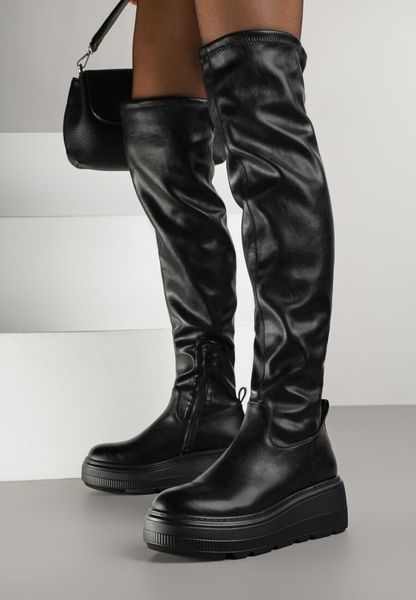 Czarne Kozaki na Grubej Podeszwie w Stylu Cyber Anendria. Czarne kozaki Born2be, z jeansu, bez obcasa, na płaskiej podeszwie, bez zapięcia. Za 159.99 zł.