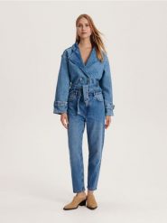 Jeansy mom fit - niebieski. Niebieskie jeansy Reserved, bez wzorów. W wyprzedaży za 99.99 zł.