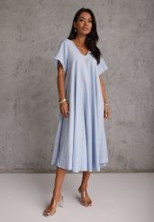 Niebieska Sukienka Oversize z Wiskozy Ozdobiona Cyrkoniami Erone. Niebieskie sukienki Renee, m, bez wzorów, z wiskozy, bez kołnierzyka, bez ramiączek, midi, oversize. Za 119.99 zł.