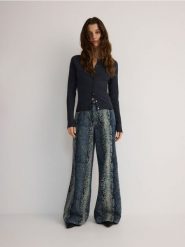 Jeansy wide leg ze zwierzęcym nadrukiem - wielobarwny. Jeansy Reserved, bez wzorów. W wyprzedaży za 119.99 zł.